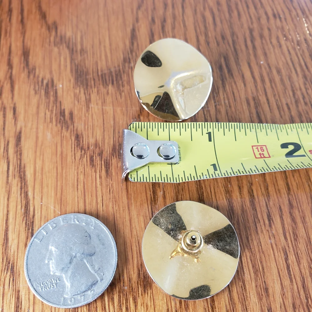 Vtg Shiny Gold Wavy Round Disc Stud Earrings